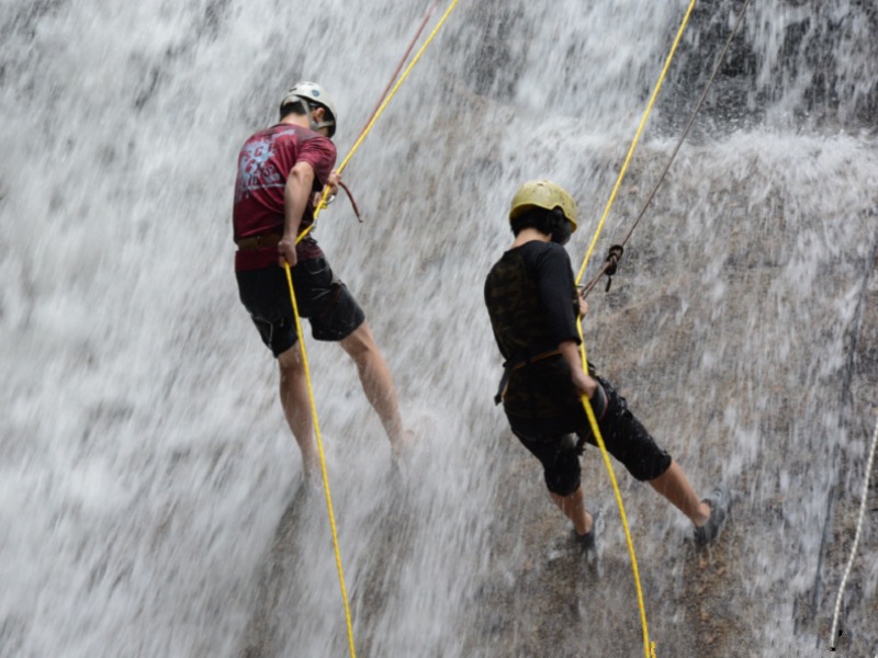 waterfall-abseiling-active-bugs